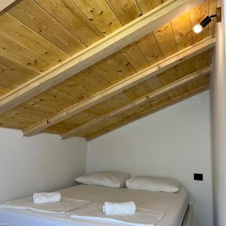 Robinson House Tureta *